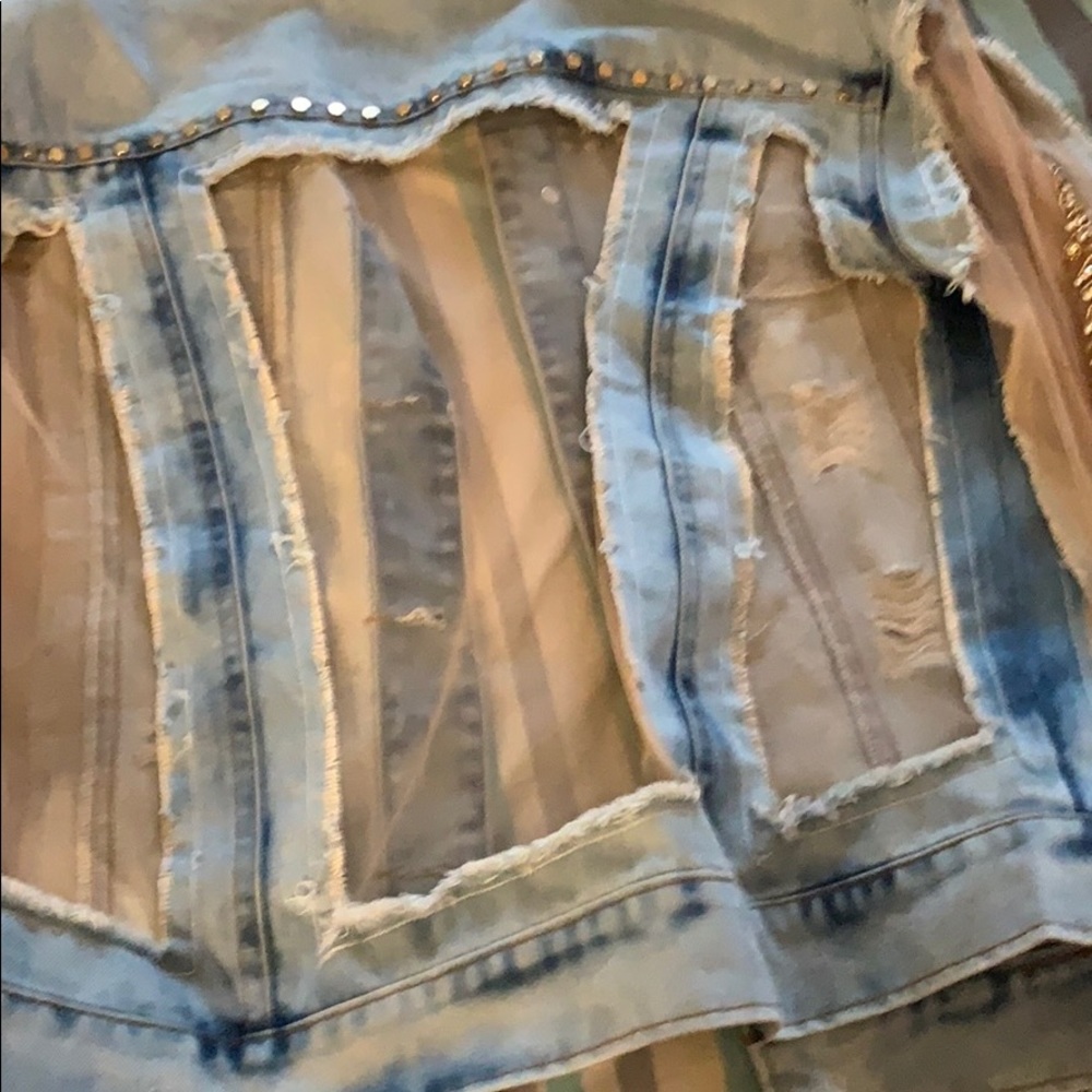 Suit - Picture 4 of 8